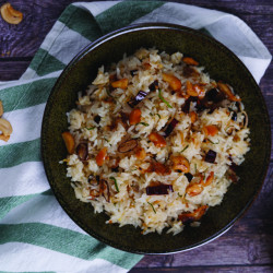 Herbal Fried Rice with Cashew Nut